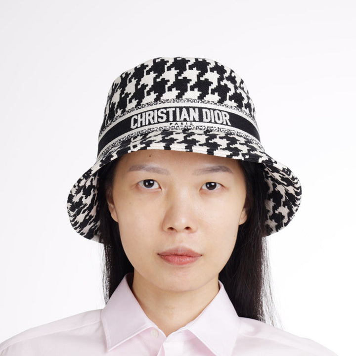 CHRISTIAN DIOR 30 Montaigne Small Brim Bucket Hat in Black White with Large Houndstooth Motif - Lovelo Room